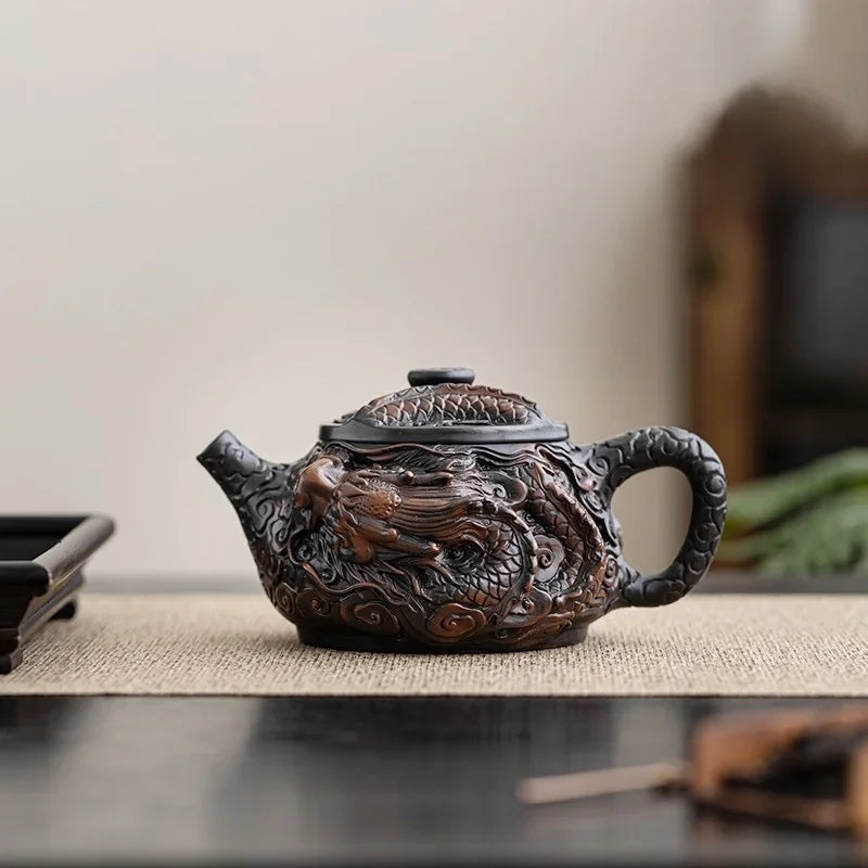 Théière violette vintage en céramique pour le thé Pu'er.