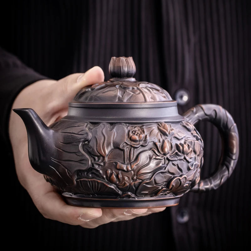 Théière en poterie violette sculptée pour le thé Puer.