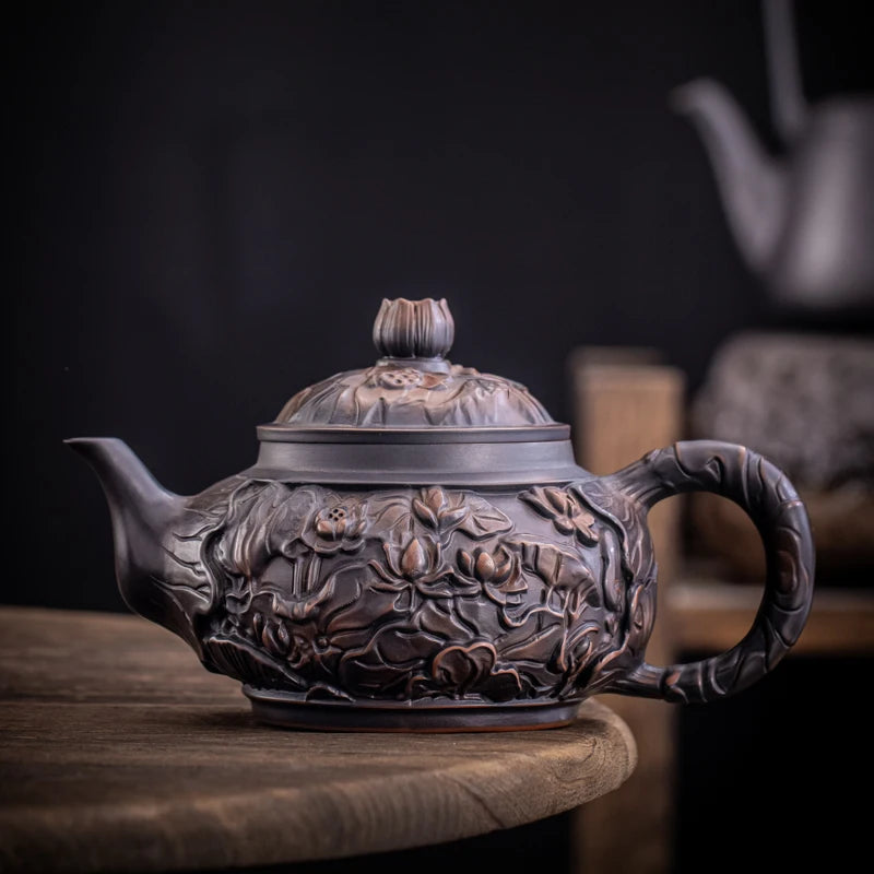 Théière en poterie violette sculptée pour le thé Puer.